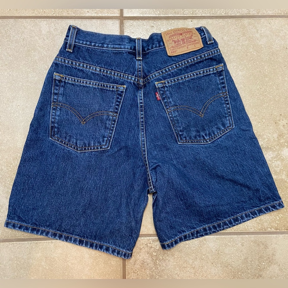 Vintage Levi’s 550 Relaxed Fit High Waisted MOM Shorts Size 8